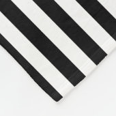 白黒:中サイズ縦ストライプ長 フリースブランケット (角)