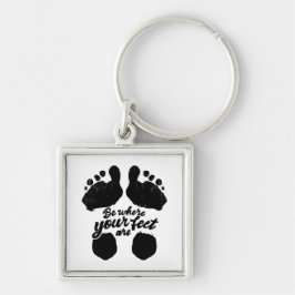 白黒「自分の足の場所」プリント キーホルダー