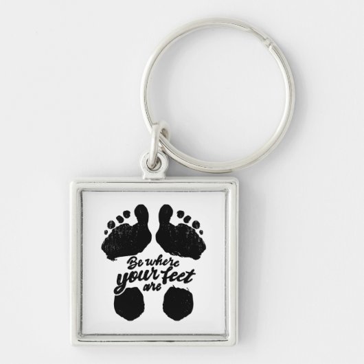 白黒「自分の足の場所」プリント キーホルダー (正面)