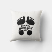 白黒「自分の足の場所」プリント クッション (裏面)