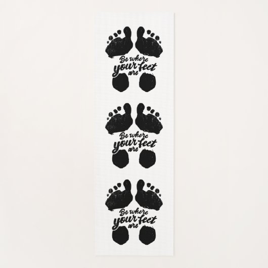 白黒「自分の足の場所」プリント ヨガマット (正面)