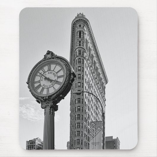 白黒#2のFlatironの建物そして時計 マウスパッド (正面)