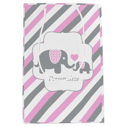 白、ピンク、グレーのゾウストライプズの赤ちゃんシャワー ミディアムペーパーバッグ (正面)