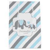 白、青、灰色の象ストライプの赤ちゃんシャワー ミディアムペーパーバッグ (裏面)