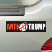白ANTI-TRUMPの旗- バンパーステッカー (車上)