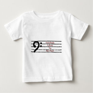 皆はベース奏者を後を追います ベビーTシャツ