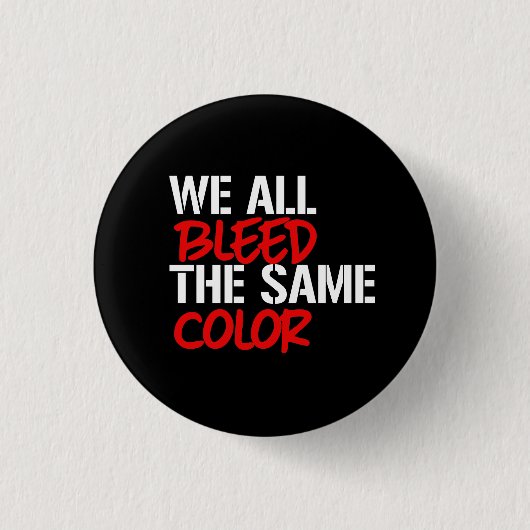 皆同じ色の血が出る 缶バッジ (正面)