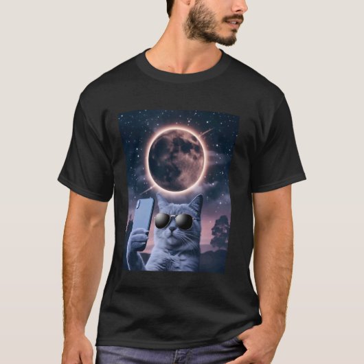 皆既月食でセルフィーを撮る猫 3月 Tシャツ (正面)