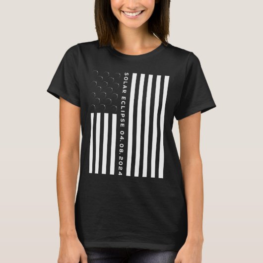 皆既食太陽のアメリカ国旗04.08.2024 Tシャツ (正面)
