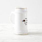 皆既食太陽の2024年4月8日ホワイト/金ゴールド ビールジョッキ (正面左)