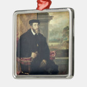 皇帝チャールズのつけられていたポートレートV 1548年 メタルオーナメント (左)