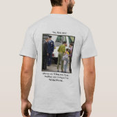 皮ひもを身に着けているオバマ氏!  Noltかわいらしい写真! Tシャツ (裏面)