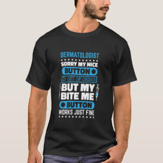 皮ふ科医に咬まれてやる Button Works 皮膚科 Tシャツ