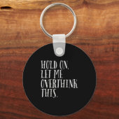 皮肉おもしろいな引用文のホールド私は男性を考え過ぎさせてくれ キーホルダー (正面)