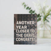 皮肉おもしろい誕生日カードが墓場に近い ポストカード (スタンド正面)