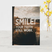 皮肉おもしろい誕生日シニア年齢 カード (黄色い花)