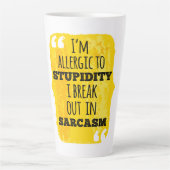 皮肉で分かる愚行アレルギーだ カフェラテマグ (正面)