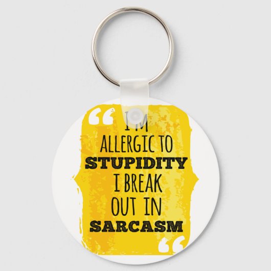 皮肉で分かる愚行アレルギーだ キーホルダー (裏面)