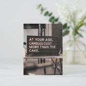 皮肉なおもしろい誕生日キャンドル年齢 ポストカード (スタンド正面)