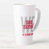 皮肉なことに我々は離れて立ち尽くす カフェラテマグ (右アングル)