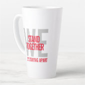 皮肉なことに我々は離れて立ち尽くす カフェラテマグ (左アングル)