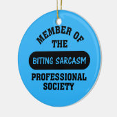 皮肉なコメントをするために専門的に訓練される セラミックオーナメント (左)