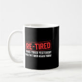 皮肉なジョーク リタイアの定義 怠け者Tシャツ コーヒーマグカップ (左)