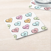 皮肉なバレンタインのキャンディハートパターン スクエアペーパーコースター (アングル)