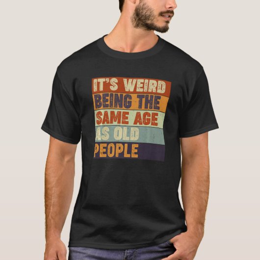 皮肉な事風変わりは老婆と同じ年だ Tシャツ (正面)