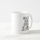 皮肉な作業引用文-ストレスを避け、作業をスキップ コーヒーマグカップ (正面右)