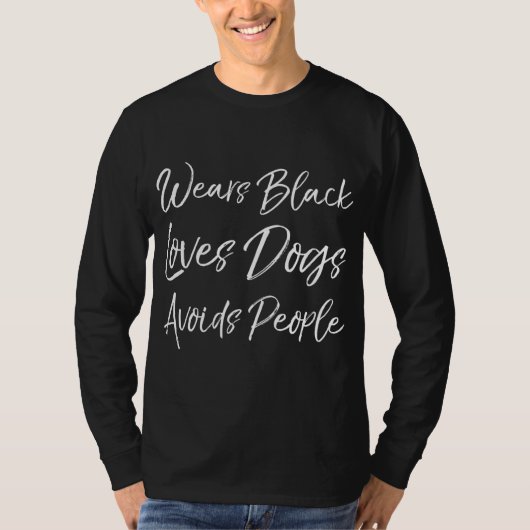 皮肉な内向的な人が黒い愛犬を着て避ける Tシャツ (正面)