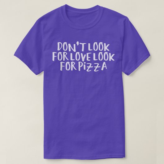 皮肉な名言 面白い 愛を探すな ピザを探せ Tシャツ (デザイン正面)