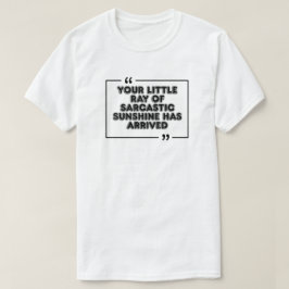 皮肉な日差しがやってきたよ 楽しい格言 グラフィックTシャツ Tシャツ