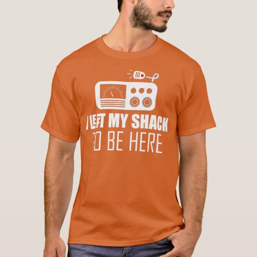 皮肉な私離れは、ハムのラジオここにいることにする Tシャツ (正面)