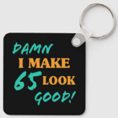 皮肉な65誕生日態度 キーホルダー (裏面)