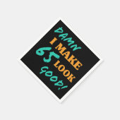 皮肉な65誕生日態度 スタンダードカクテルナプキン (角)