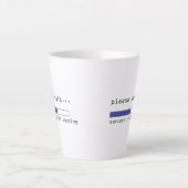 皮肉はまだ読み込んでいます カフェラテマグ (正面)