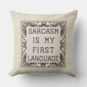 皮肉は私の最初の言語である – Wittyクロスステッチ クッション (正面)