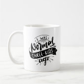 皮肉ママ前の普通おもしろいの3人の子供 コーヒーマグカップ (左)