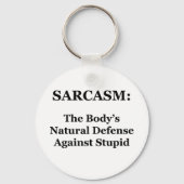 皮肉：体の愚かさに対する自然防御 キーホルダー (正面)