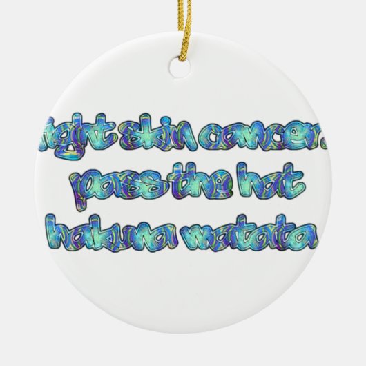 皮膚癌と戦って、帽子を渡すHakuna Matata セラミックオーナメント (正面)