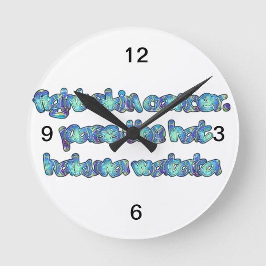 皮膚癌と戦って、帽子を渡すHakuna Matata ラウンド壁時計 (正面)