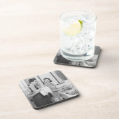 皿をしている人および女性 コースター (右側)