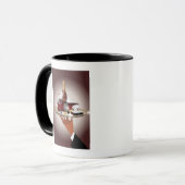 皿を握るウェイターの手のクローズアップ マグカップ (正面左)