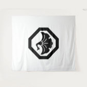 盆に鶴の形をした銀杏の葉 タペストリー (正面(横))