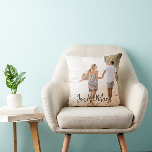 盗まれた写真。名前と年のタイポグラフィ。 クッション (椅子)