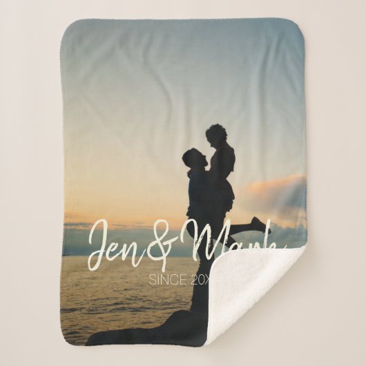 盗まれた写真。名前と年のタイポグラフィ。 シェルパブランケット (正面)