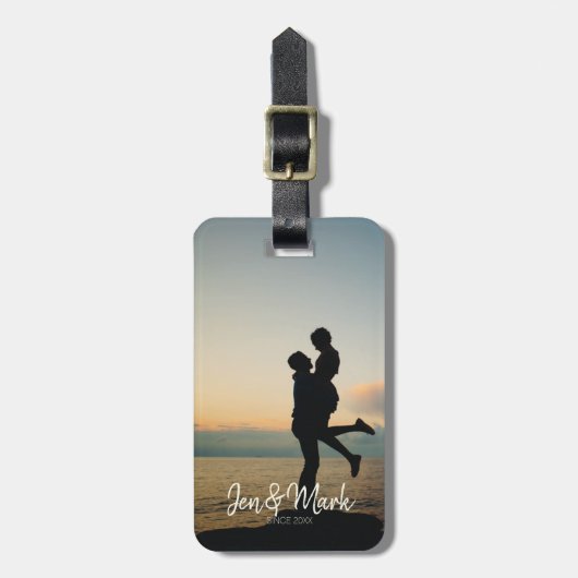 盗まれた写真。名前と年のタイポグラフィ。 ラゲッジタグ (正面縦)