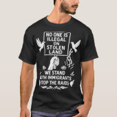 盗まれた土地での不法滞在は許されない 国土安全保障 Tシャツ (正面)