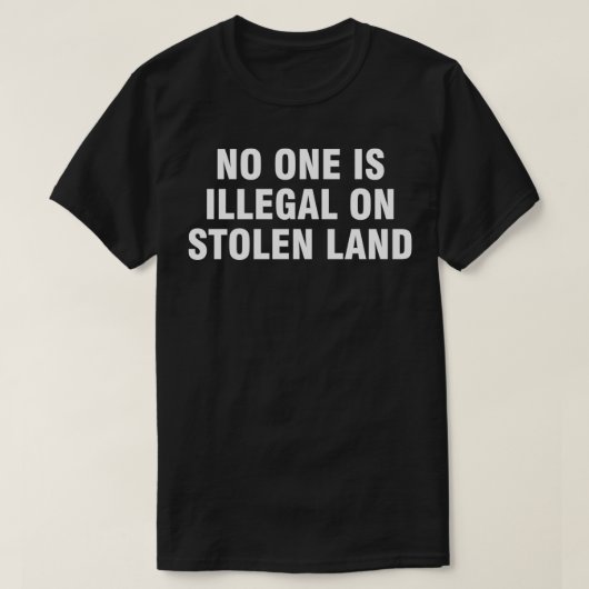 盗まれた土地では誰も違法ではない(8) Tシャツ (デザイン正面)